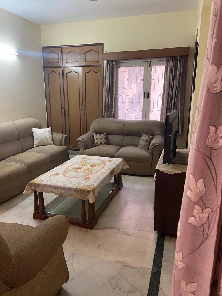 3 BHK + Pooja Room,Servant Room Apartment For Sale in Patparganj