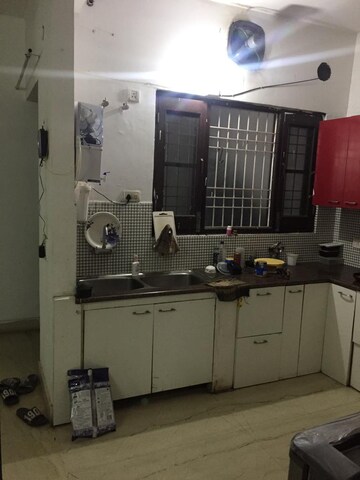 Master Bedroom in 3 BHK Builder Floor at Sector 40 – for Rent