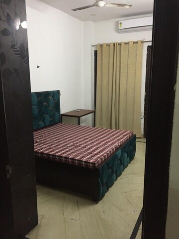 Bedroom in 3 BHK Builder Floor at Sector 40 – for Rent