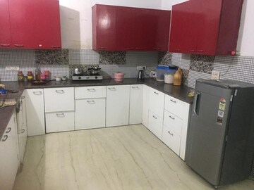 Kitchen in 3 BHK Builder Floor at Sector 40 – for Rent