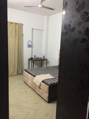 Master Bedroom in 3 BHK Builder Floor at Sector 40 – for Rent