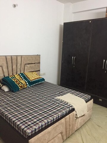Bedroom in 3 BHK Builder Floor at Sector 40 – for Rent