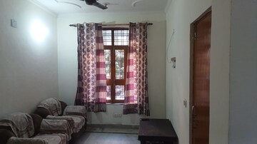 Bedroom in 3 BHK Builder Floor at Sector 40 – for Rent