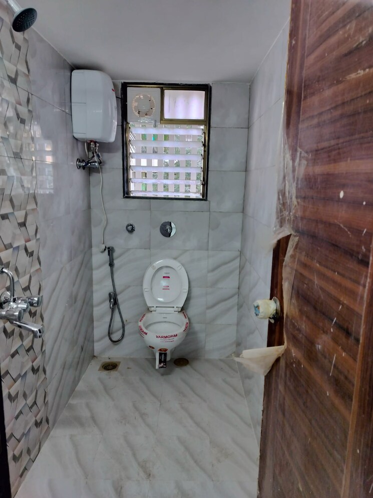 Bathroom, borivali west 1 Bedroom 400 Sq.Ft. Apartment In Borivali West Mumbai 7890246