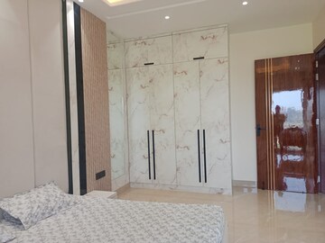 Room in 3 BHK Builder Floor at Amolik Aster Woods, Sector 98 – for Sale