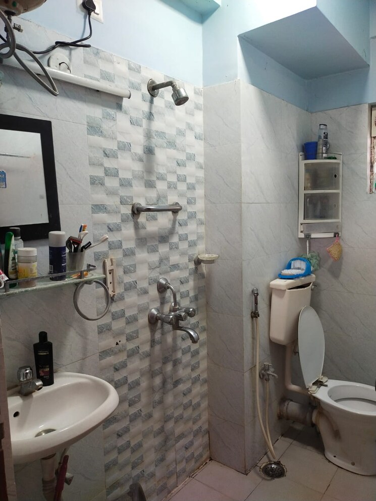 Bathroom, symphony-towers 3 Bedroom 1200 Sq.Ft. Apartment In Behala Kolkata 7890302
