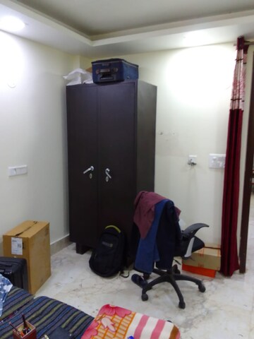 Room in 1 BHK Builder Floor at Sector 40 – for Rent
