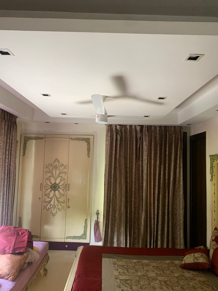 Bedroom, greater kailash part 3 4 Bedroom 324 Sq.Yd. Builder Floor In Greater Kailash Part 3 Delhi 7890410
