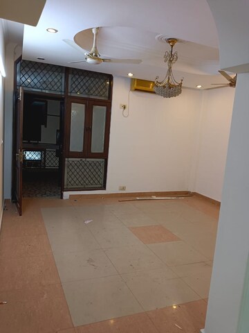 Room in 2 BHK Builder Floor at Lajpat Nagar – for Rent