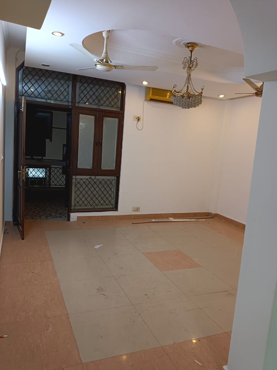 2 BHK Builder Floor For Rent in Lajpat NagaR-4