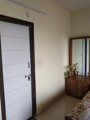 Room in 2 BHK Apartment at Alkapuri – for Rent