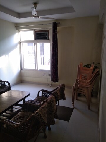 Living Room in 2 BHK Apartment at Alkapuri – for Rent