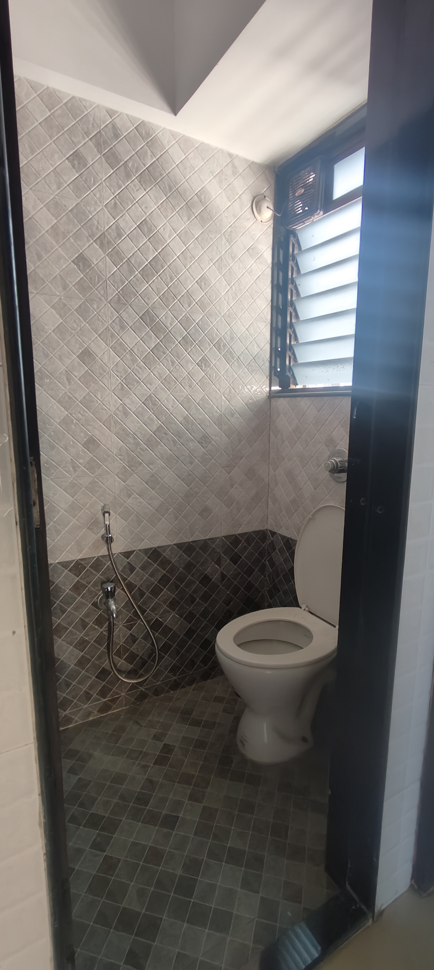 1 BHK Apartment For Sale in Tilak Nagar Building