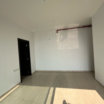 Room in 3 BHK Apartment at Oberoi Sky City, Khande Rao Dongari – for Rent