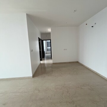 Room in 3 BHK Apartment at Oberoi Sky City, Khande Rao Dongari – for Rent