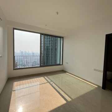 Room in 3 BHK Apartment at Oberoi Sky City, Khande Rao Dongari – for Rent