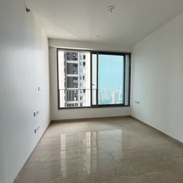 Room in 3 BHK Apartment at Oberoi Sky City, Khande Rao Dongari – for Rent