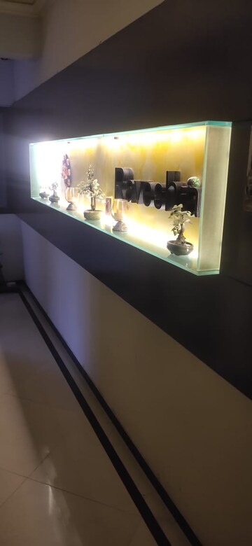 Furnished Amenities in 5 BHK Apartment at Joy Solitaire, Juhu – for Sale