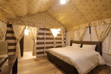 Master Bedroom in 3 BHK Independent House at Pitampura – for Sale