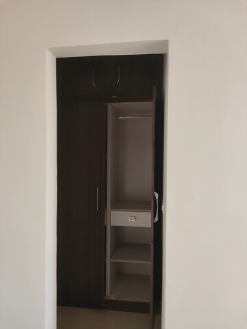 Furnished Amenities in 2.5 BHK Apartment at Emaar Emerald Estate, Sector 65 – for Rent