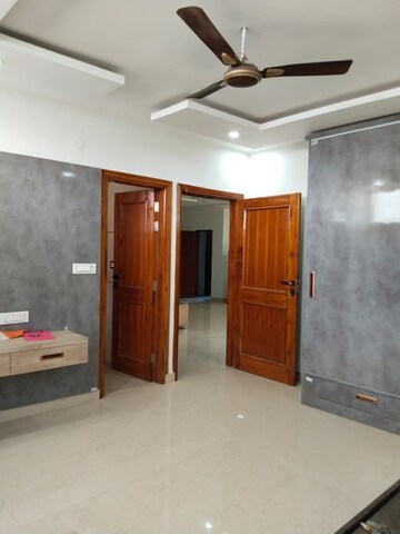 Room in 3 BHK Builder Floor at Ansal Plaza Gurgaon, Palam Vihar – for Rent