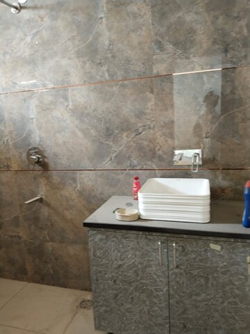 Bathroom in 3 BHK Builder Floor at Ansal Plaza Gurgaon, Palam Vihar – for Rent