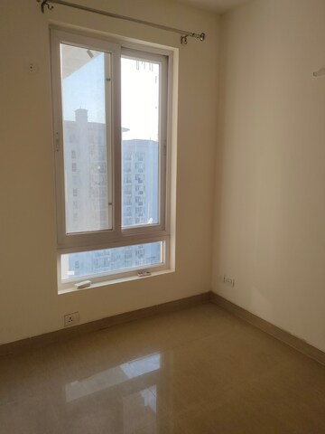 Room in 2.5 BHK Apartment at Emaar Emerald Estate, Sector 65 – for Rent
