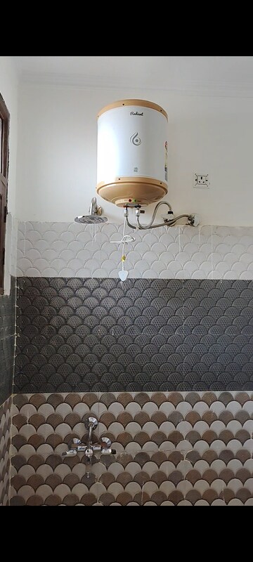 Bathroom in 1 BHK Builder Floor at Sector 115 – for Rent