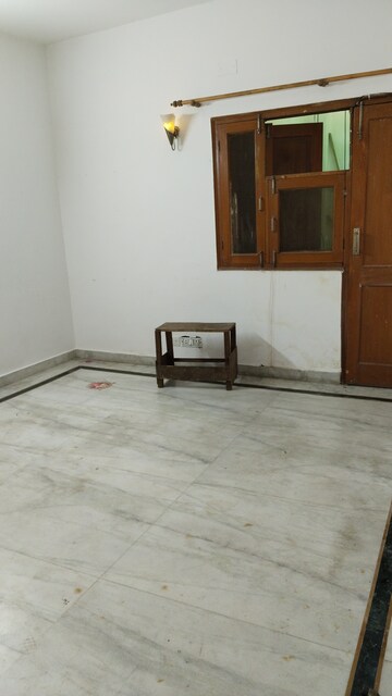 Room in 3.5 BHK Builder Floor at Saket – for Rent