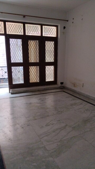 Room in 3.5 BHK Builder Floor at Saket – for Rent