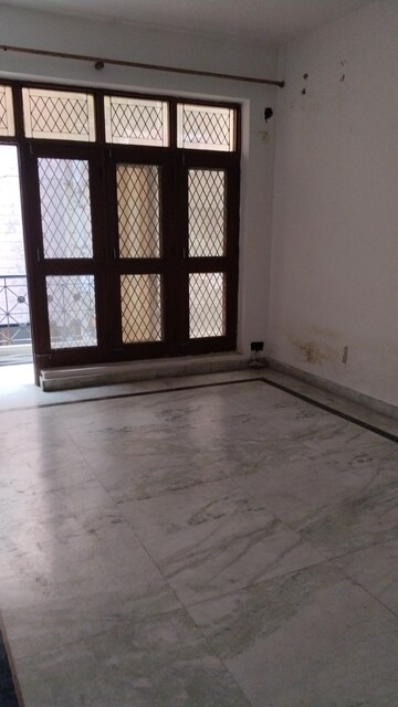 Room in 3.5 BHK Builder Floor at Saket – for Rent