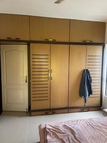 Room in 3 BHK Apartment at Kumar Kruti, Kalyani Nagar – for Rent
