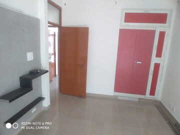 Room in 3 BHK Apartment at Jaipurias Sunrise Greens Zirakpur, Vip Road – for Rent