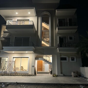 5 BHK Builder Floor – Exterior View View at South Mullanpur - for Sale