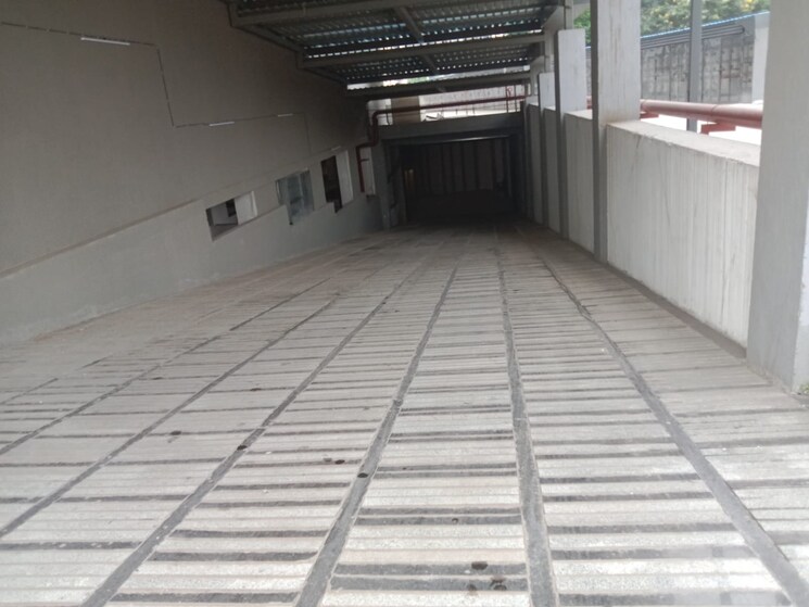  Parking, saroli Commercial Office Space 1900 Sq.Ft. In Saroli Surat 7890626