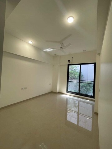 Room in 2 BHK Apartment at Mahavir Kanti Dreams, Nalasopara East – for Rent