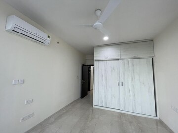Room in 3 BHK Apartment at Oberoi Realty Exquisite, Goregaon East – for Sale