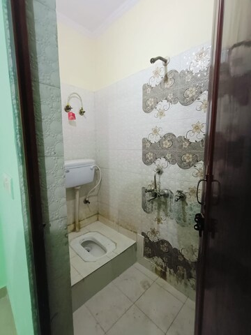 Master Bedroom in 2.5 BHK Builder Floor at New Ashok Nagar – for Rent