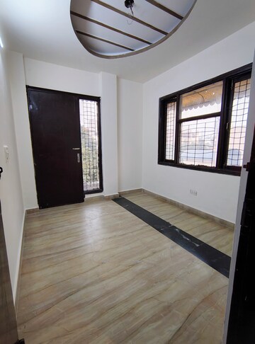 Room in 3 BHK Builder Floor at Rohini Sector 16 – for Rent