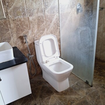 Bathroom in 3 BHK Apartment at Shriram Luxor, Hennur Road – for Rent