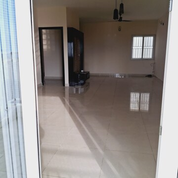 Room in 3 BHK Apartment at Shriram Luxor, Hennur Road – for Rent