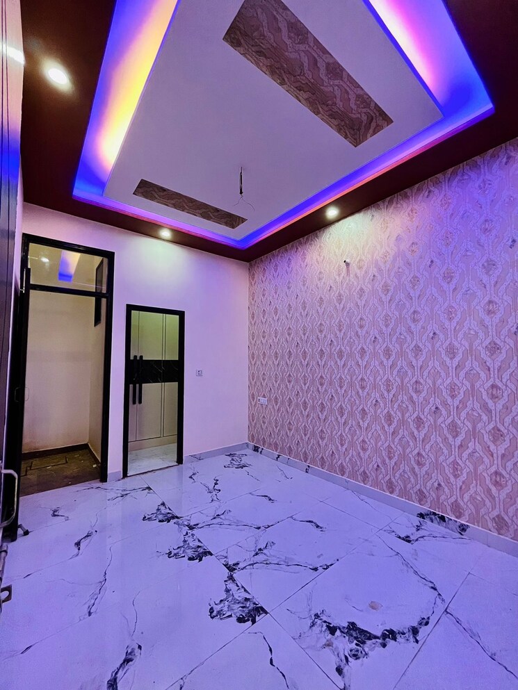 Room, madhavpuram 3 Bedroom 122 Sq.Yd. Apartment In Madhavpuram Meerut 7890742