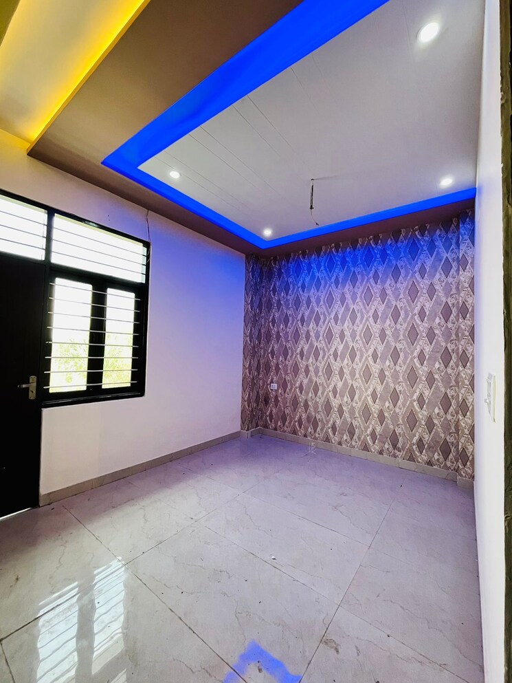 Bedroom, madhavpuram 3 Bedroom 122 Sq.Yd. Apartment In Madhavpuram Meerut 7890742