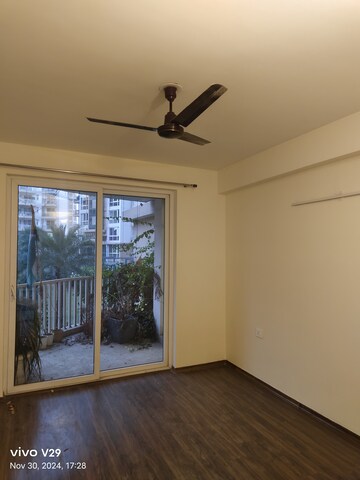 Room in 4 BHK Apartment at Emaar Palm Terraces Select, Sector 66 – for Rent