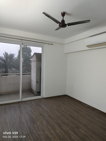 Room in 4 BHK Apartment at Emaar Palm Terraces Select, Sector 66 – for Rent