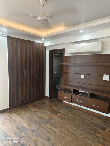 Room in 4 BHK Apartment at BPTP Mansions, Sector 66 – for Rent