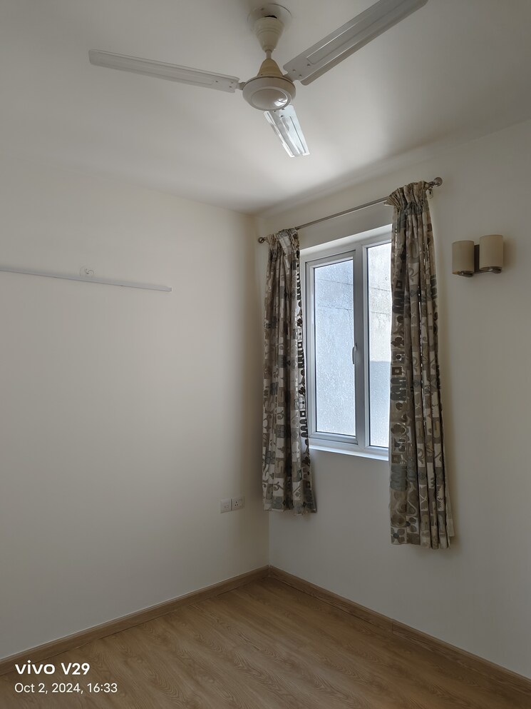 Room, emaar-the-palm-drive-palm-studios 2 Bedroom 1200 Sq.Ft. Apartment In Sector 66 Gurgaon 7890786