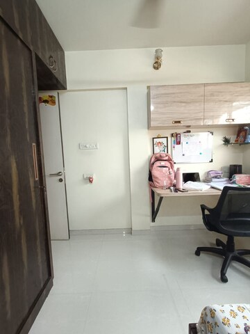 Room in 2 BHK Apartment at Mulund East – for Sale
