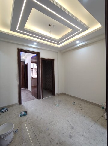 Room in 3 BHK Builder Floor at Sector 70 – for Sale