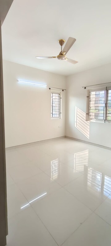 Room in 3 BHK Apartment at Century Breeze, Jakkuru – for Rent
